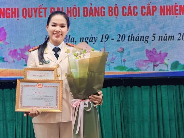 100+ Ảnh Cháu Gái Quang Cuộn Đáng Yêu Nhất, Hình Ảnh Cháu Bé Quây Quần Cực Xinh