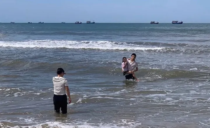 100+ Ảnh Cháu Gái Quang Cuộn Đáng Yêu Nhất, Hình Ảnh Cháu Bé Quây Quần Cực Xinh