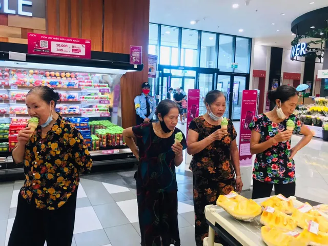 100+ Ảnh Chế Bà Già Và Cô Gái Hài Hước, Meme So Sánh Cực Hay