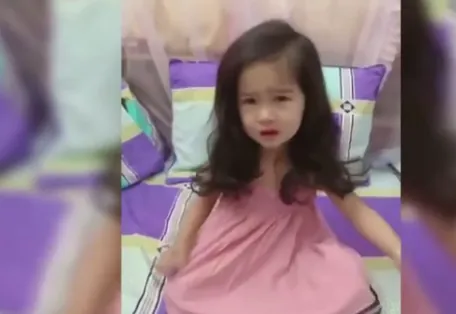 100+ Ảnh Chế Mếu Máo Con Gái Cực Hài Hước, Kho Meme Gái Xinh Hot Nhất