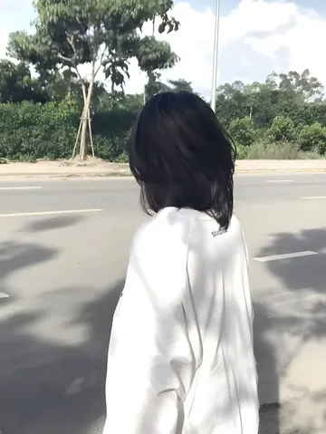100+ Ảnh Chụp Sau Lưng Cô Gái Tóc Ngắn Xinh Full 4k Chill Cực Chất 100+ Ảnh Chụp Sau Lưng Cô Gái Tóc Ngắn Xinh Full 4k Chill Cực Chất