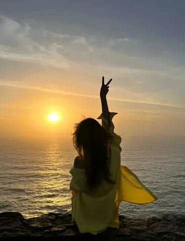 100+ Ảnh Cô Gái Cô Đơn Chill 4k, Cực Chill Cho Avatar Hình Nền