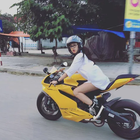 100+ Ảnh Cô Gái Cưỡi Xe Mô Tô Đẹp 4k, Hình Nền Hot Girl Xịn Sò 100+ Ảnh Cô Gái Cưỡi Xe Mô Tô Đẹp 4k, Hình Nền Hot Girl Xịn Sò