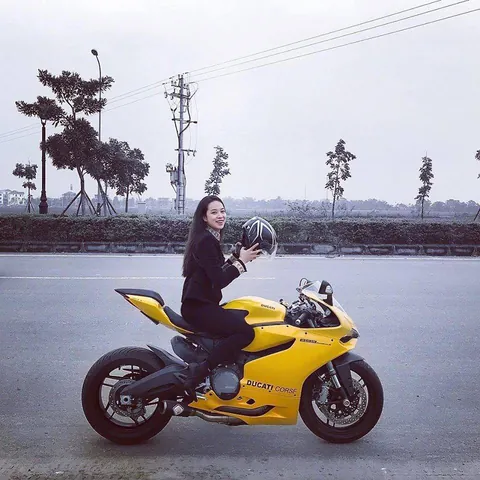 100+ Ảnh Cô Gái Cưỡi Xe Mô Tô Đẹp 4k, Hình Nền Hot Girl Xịn Sò 100+ Ảnh Cô Gái Cưỡi Xe Mô Tô Đẹp 4k, Hình Nền Hot Girl Xịn Sò