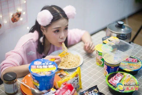 100+ Ảnh Cô Gái Thèm Ăn Ngon Dễ Thương, Hình Thèm Ăn Ngập Bàn Siêu Chạm Tim 100+ Ảnh Cô Gái Thèm Ăn Ngon Dễ Thương, Hình Thèm Ăn Ngập Bàn Siêu Chạm Tim