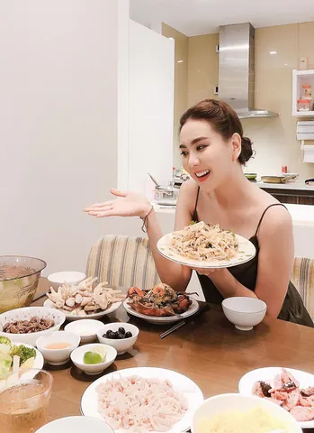 100+ Ảnh Cô Gái Thèm Ăn Ngon Dễ Thương, Hình Thèm Ăn Ngập Bàn Siêu Chạm Tim 100+ Ảnh Cô Gái Thèm Ăn Ngon Dễ Thương, Hình Thèm Ăn Ngập Bàn Siêu Chạm Tim