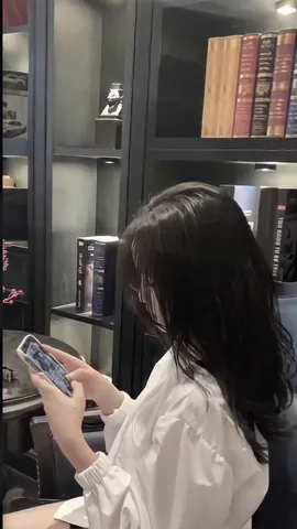 100+ Ảnh Cô Gái Tóc Ngắn Che Mặt Áo Trắng Chất Lượng Cao, Hình Nền Đẹp Tinh Tế
