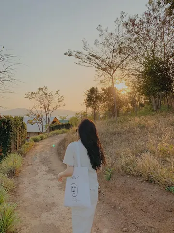 100+ Ảnh Cô Gái Từ Phía Sau Aesthetic 4k, Hình Nền Chill Cực Đẹp