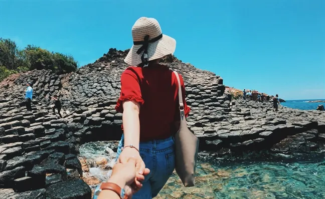 100+ Ảnh Cô Gái Từ Phía Sau Aesthetic 4k, Hình Nền Chill Cực Đẹp