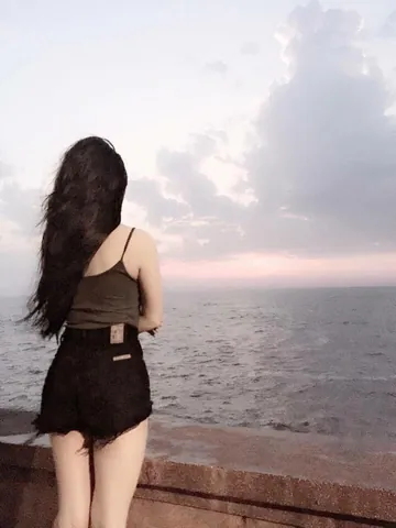 100+ Ảnh Cô Gái Từ Phía Sau Aesthetic 4k, Hình Nền Chill Cực Đẹp