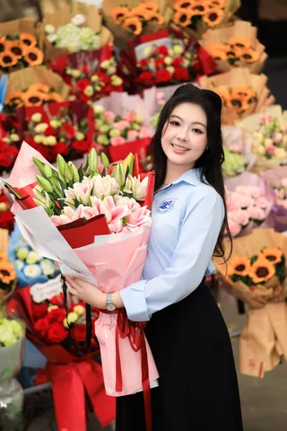 100+ Ảnh Cô Gái Và Hoa Xóa Phông Đẹp, Hình Nền Gái Xinh Png 4k