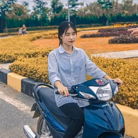 100+ Ảnh Cô Gái Xinh Thi Bằng Lái Xe Máy Đẹp Full Hd, 100+ Hình Ảnh Cô Gái Cùng Xe Máy Độc Đáo Cực Nổi Bật