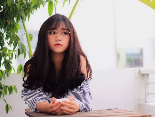 100+ Ảnh Con Gái Đeo Kính Đê P Chill, Hình Nền Kính Mập Ngầu