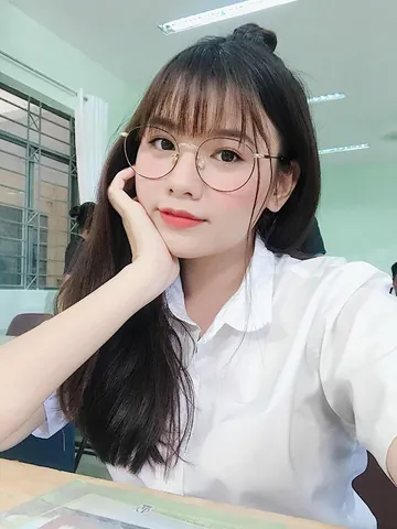 100+ Ảnh Con Gái Đeo Kính Đê P Chill, Hình Nền Kính Mập Ngầu
