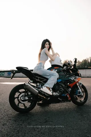 100+ Ảnh Con Gái Đi Xe Phân Khối Lớng Chất Lượng Cao, Hình Nền Hot Girl Biker Mạnh Mẽ 100+ Ảnh Con Gái Đi Xe Phân Khối Lớng Chất Lượng Cao, Hình Nền Hot Girl Biker Mạnh Mẽ