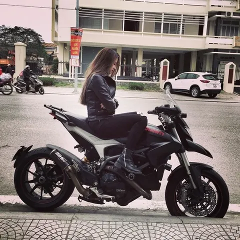 100+ Ảnh Con Gái Đi Xe Phân Khối Lớng Chất Lượng Cao, Hình Nền Hot Girl Biker Mạnh Mẽ 100+ Ảnh Con Gái Đi Xe Phân Khối Lớng Chất Lượng Cao, Hình Nền Hot Girl Biker Mạnh Mẽ