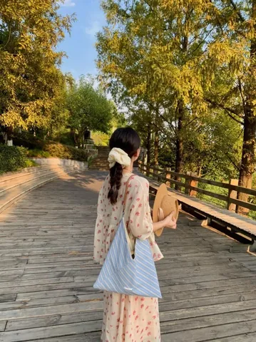100+ Ảnh Con Gái Đưa Tay Ra Phía Sau Cute, Hình Nền 4k Đẹp Nhất 100+ Ảnh Con Gái Đưa Tay Ra Phía Sau Cute, Hình Nền 4k Đẹp Nhất