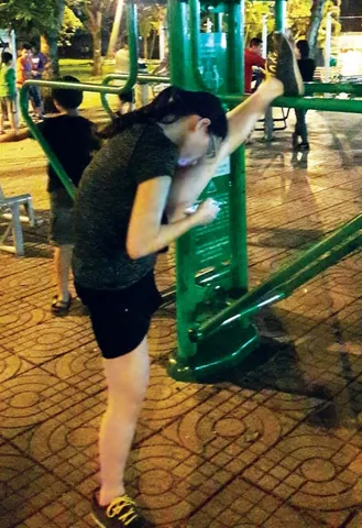 100+ Ảnh Con Trai Để Cằm Lên Đầu Con Ngây Ngọt, Cực Chill