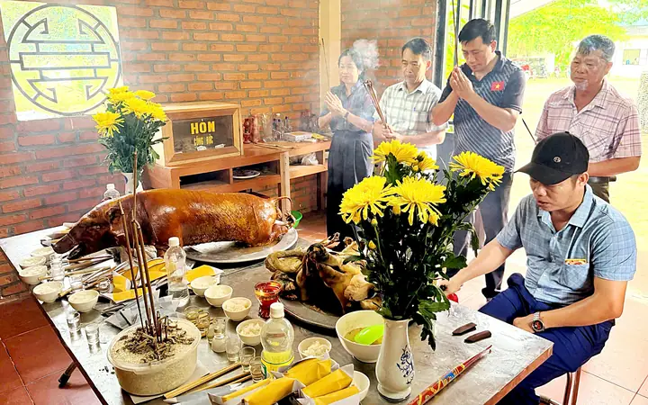Hướng Dẫn Lễ Cúng Tạ Mộ, Tạ Đất Chuẩn Nghi Thức: Văn Khấn, Lễ Vật, Thứ Tự Và Lưu Ý Quan Trọng