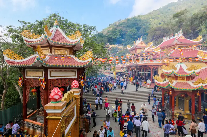 Hướng Dẫn Lễ Cúng Tạ Mộ, Tạ Đất Chuẩn Nghi Thức: Văn Khấn, Lễ Vật, Thứ Tự Và Lưu Ý Quan Trọng