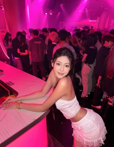 100+ Ảnh Gái Bar 1:1 Chill Neon Cực Chất, Hình Vuông Đẹp Nhất