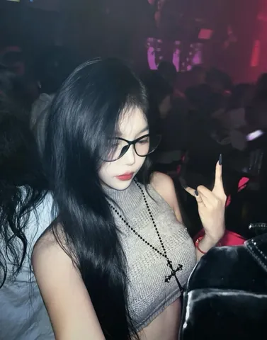 100+ Ảnh Gái Bar 1:1 Chill Neon Cực Chất, Hình Vuông Đẹp Nhất