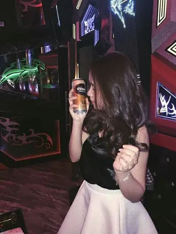 100+ Ảnh Gái Bar 1:1 Chill Neon Cực Chất, Hình Vuông Đẹp Nhất