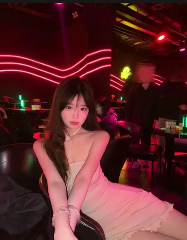 100+ Ảnh Gái Bar 1:1 Chill Neon Cực Chất, Hình Vuông Đẹp Nhất