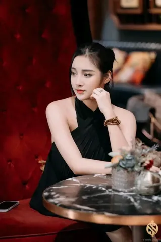 100+ Ảnh Gái Bar 1:1 Chill Neon Cực Chất, Hình Vuông Đẹp Nhất