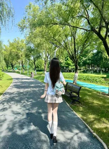 999+ Ảnh Ảnh Gái Dưới 18 Quay Lưng Lại Mới Nhất Hiện Nay