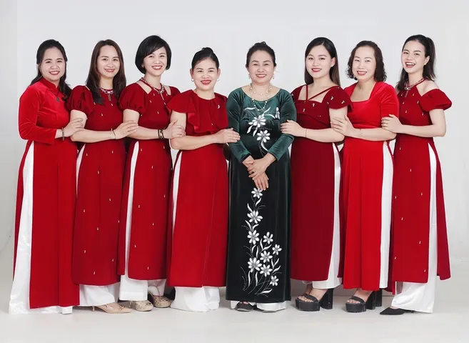 100+ Ảnh Gia Đình Nghệ Sĩ 3 Cô Con Gái Xinh Đẹp, 100+ Hình 3 Tiểu Thư Đẹp