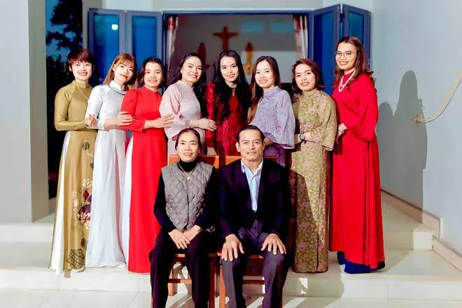 100+ Ảnh Gia Đình Nghệ Sĩ 3 Cô Con Gái Xinh Đẹp, 100+ Hình 3 Tiểu Thư Đẹp