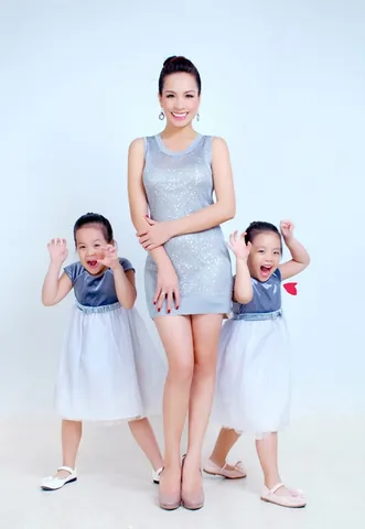 100+ Ảnh Gia Đình Nghệ Sĩ 3 Cô Con Gái Xinh Đẹp, 100+ Hình 3 Tiểu Thư Đẹp
