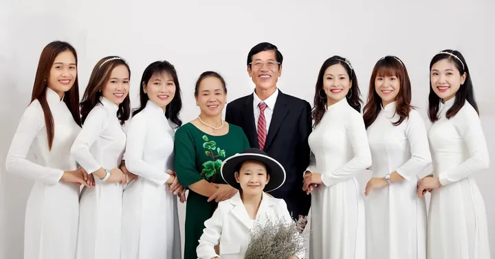 100+ Ảnh Gia Đình Nghệ Sĩ 3 Cô Con Gái Xinh Đẹp, 100+ Hình 3 Tiểu Thư Đẹp