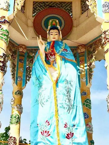 Mua Áo Cúng Mẹ Quan Âm: Bảng Giá, Kích Cỡ, Chất Liệu & Cách Chọn Đúng Chuẩn