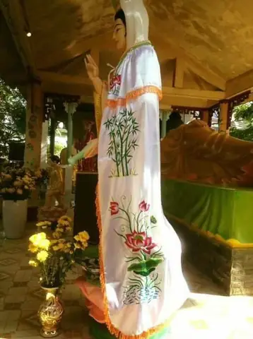 Mua Áo Cúng Mẹ Quan Âm: Bảng Giá, Kích Cỡ, Chất Liệu & Cách Chọn Đúng Chuẩn