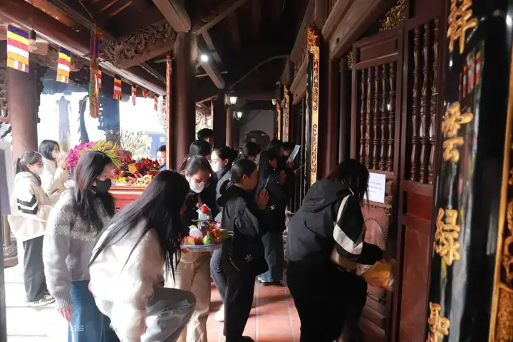Hướng Dẫn Cầu Duyên Chùa Hà Đầy Đủ: Văn Khấn, Sắm Lễ, Quy Trình Khấn Bàn Đúng Nghi Lễ