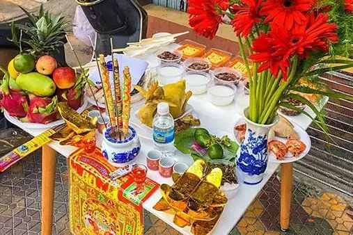 Hướng Dẫn Chi Tiết Bài Cúng Dựng Cửa Chính Chuẩn Phong Thủy, Mâm Lễ Và Văn Khấn