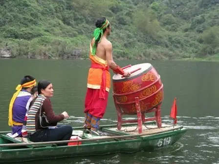 Tổng Hợp Văn Khấn Cúng Hà Bá (bà Cậu, Thủy Thần) Đầy Đủ: Lễ Triệu Hồn, Xuất Cúng, Hạ Lễ Chuẩn Phong Tục Tổng Hợp Văn Khấn Cúng Hà Bá (bà Cậu, Thủy Thần) Đầy Đủ: Lễ Triệu Hồn, Xuất Cúng, Hạ Lễ Chuẩn Phong Tục
