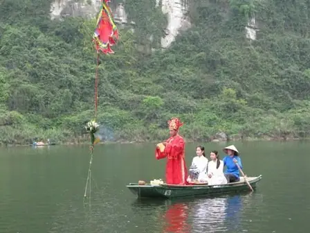 Tổng Hợp Văn Khấn Cúng Hà Bá (bà Cậu, Thủy Thần) Đầy Đủ: Lễ Triệu Hồn, Xuất Cúng, Hạ Lễ Chuẩn Phong Tục Tổng Hợp Văn Khấn Cúng Hà Bá (bà Cậu, Thủy Thần) Đầy Đủ: Lễ Triệu Hồn, Xuất Cúng, Hạ Lễ Chuẩn Phong Tục