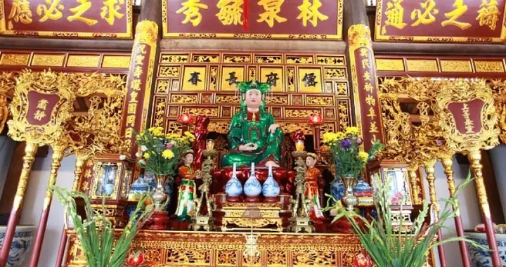 Bài Khấn Cúng Trong Đền Phủ: Văn Khấn Chuẩn, Cách Sắm Lễ Và Trình Tự Dâng Lễ Đầy Đủ
