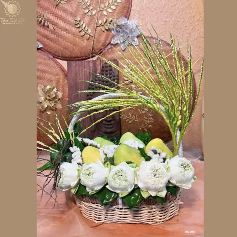 Hoa Cúng Bàn Cô Bàn Cậu Nên Chọn Loại Nào? Top Hoa Phù Hợp & Những Điều Kiêng Kỵ Cần Biết