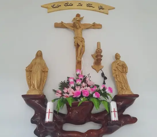 Hoa Cúng Bàn Cô Bàn Cậu Nên Chọn Loại Nào? Top Hoa Phù Hợp & Những Điều Kiêng Kỵ Cần Biết