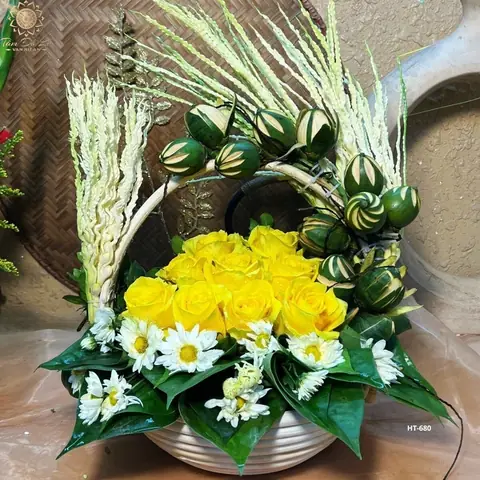 Hoa Cúng Bàn Cô Bàn Cậu Nên Chọn Loại Nào? Top Hoa Phù Hợp & Những Điều Kiêng Kỵ Cần Biết