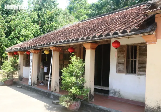Bí Ẩn Bàn Cúng Xoay Trong Ngôi Nhà Gỗ 150 Năm Tại Quảng Nam Bí Ẩn Bàn Cúng Xoay Trong Ngôi Nhà Gỗ 150 Năm Tại Quảng Nam