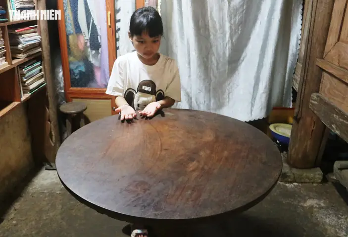 Bí Ẩn Bàn Cúng Xoay Trong Ngôi Nhà Gỗ 150 Năm Tại Quảng Nam Bí Ẩn Bàn Cúng Xoay Trong Ngôi Nhà Gỗ 150 Năm Tại Quảng Nam