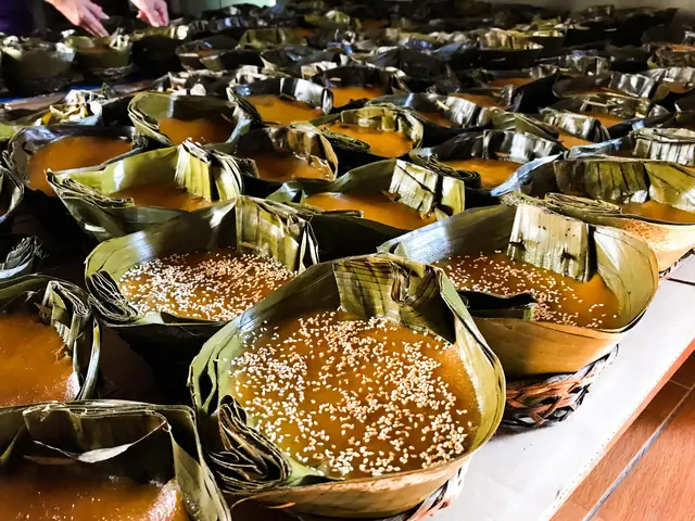 Bánh Tổ Cúng Ông Táo: Ý Nghĩa, Cách Chọn Và Những Điều Cần Biết Để Mâm Lễ Chuẩn Phòng Thủy Bánh Tổ Cúng Ông Táo: Ý Nghĩa, Cách Chọn Và Những Điều Cần Biết Để Mâm Lễ Chuẩn Phòng Thủy