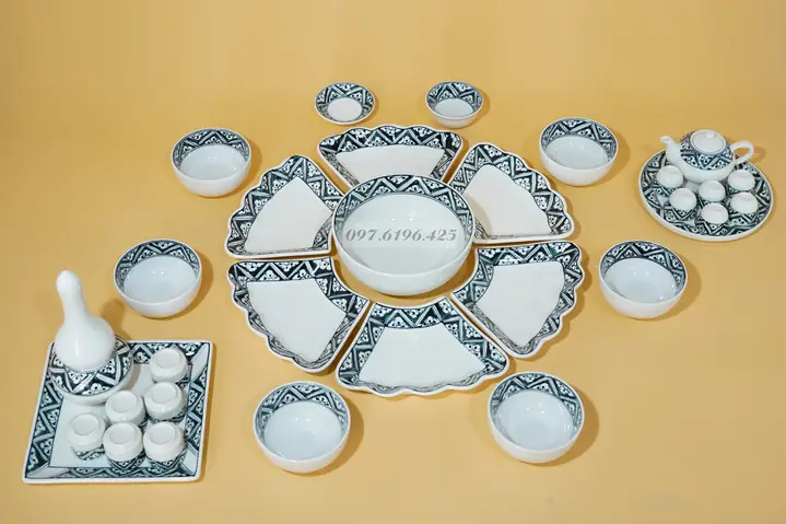 Chọn Mua Bộ Bát Đĩa Thờ Cúng: Mẫu Mới, Giá Tốt, Cấu Thành Chuẩn & Ý Nghĩa Họa Tiết Chọn Mua Bộ Bát Đĩa Thờ Cúng: Mẫu Mới, Giá Tốt, Cấu Thành Chuẩn & Ý Nghĩa Họa Tiết