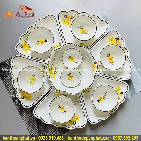 Chọn Mua Bộ Bát Đĩa Thờ Cúng: Mẫu Mới, Giá Tốt, Cấu Thành Chuẩn & Ý Nghĩa Họa Tiết Chọn Mua Bộ Bát Đĩa Thờ Cúng: Mẫu Mới, Giá Tốt, Cấu Thành Chuẩn & Ý Nghĩa Họa Tiết