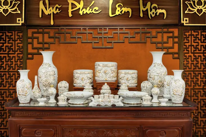 Bộ Đồ Thờ Cúng Đầy Đủ Gồm Những Gì? Danh Sách Chi Tiết Các Vật Phẩm Chuẩn Phong Thủy